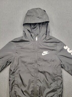 Nike boys jacket size 7 black good condition